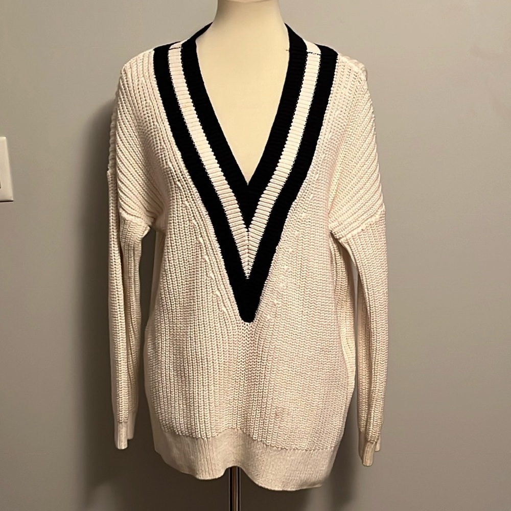 H&M — Oversized Sweater